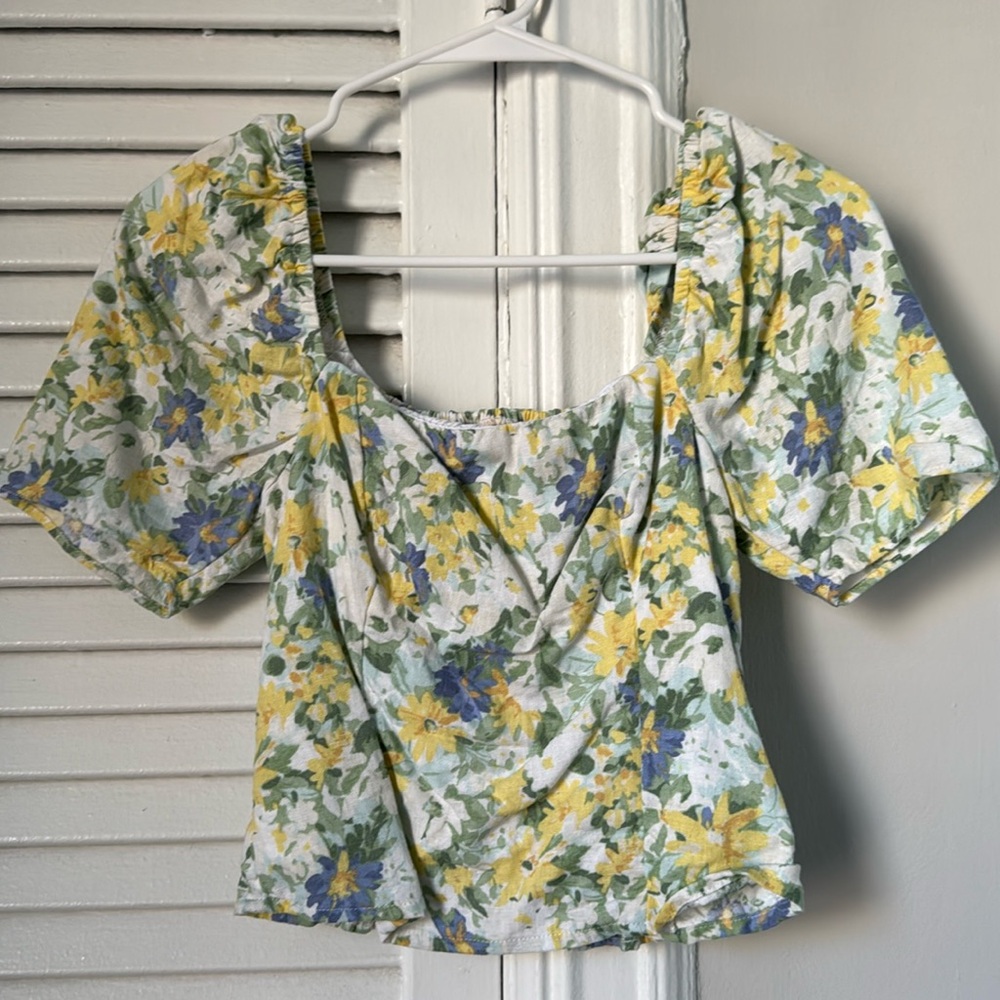 A&F Linen Blend Puff Sleeve Floral Top